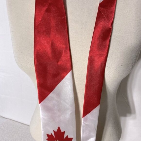 5/$25 Vintage Red White Satin Canadian Flag Tie - Picture 10 of 11